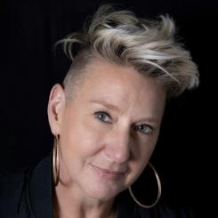 Liss Gabb headshot 1 1