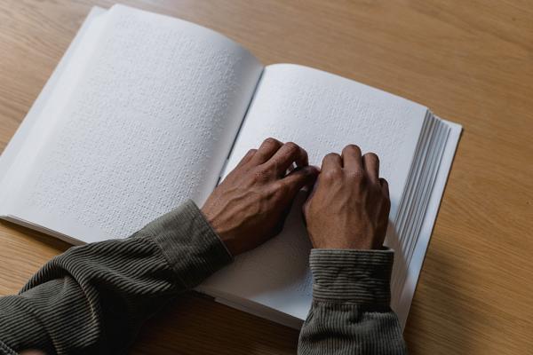 Hands on Braille