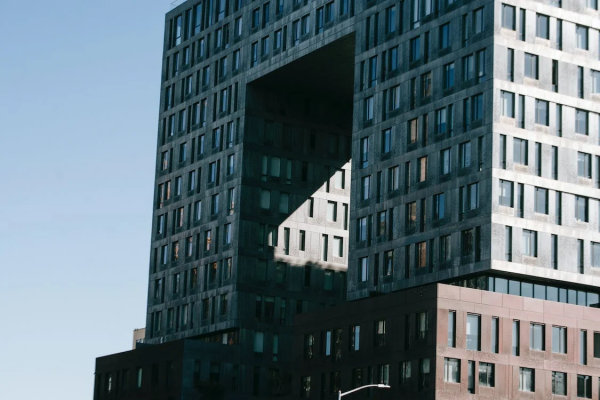 This is a big tall apartment block